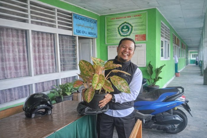 Lewat Pantun, Guru MIN 1 Kerinci Ikut Menggelorakan Semangat Pembaruan Madrasah