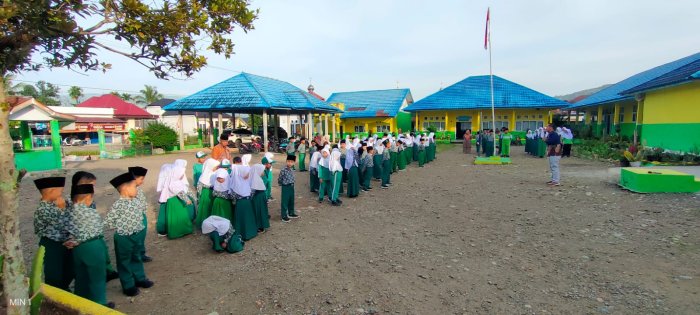 Potret Kebersamaan di MIN 1 Kerinci, Guru dan Siswa Tumbuhkan Energi Positif Potret Kebersamaan di MIN 1 Kerinci, Guru dan Siswa Tumbuhkan Energi Positif