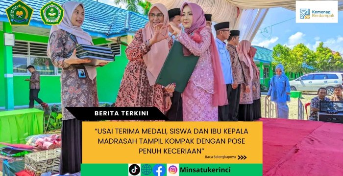 Usai Terima Medali, Siswa dan Kepala Madrasah Tampil Kompak dengan Pose Penuh Keceriaan