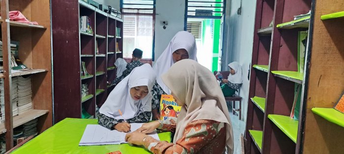 Kegiatan Literasi di Pustaka MIN 1 Kerinci Berlangsung Aktif dan Edukatif