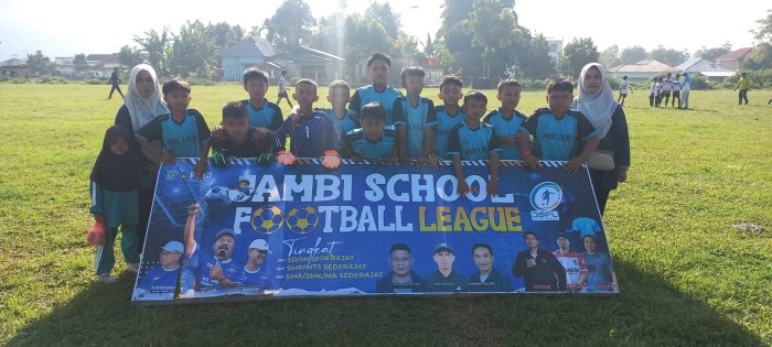 Kembangkan Potensi Olahraga, Peserta Didik MIN 1 Kerinci Tampil di Jambi School Football League