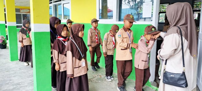 Menguatkan Pendidikan Karakter, Siswa MIN 1 Kerinci Tunjukkan Kesantunan Sebelum Mengikuti Ujian