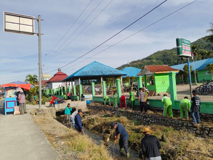 Bangun Lingkungan Bersih dan Nyaman, MIN 1 Kerinci Gelorakan Gotong Royong Penuh Semangat Pembaruan