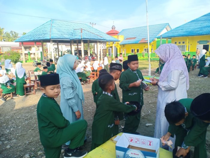 Menanamkan Jiwa Dermawan Sejak Dini, MIN 1 Kerinci Rutin Gelar Infaq Sadaqah Jumat
