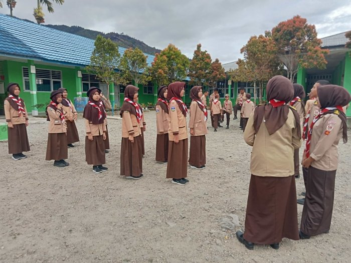Dari Pramuka untuk Karakter: Siswa MIN 1 Kerinci Belajar Disiplin dan Kebersamaan