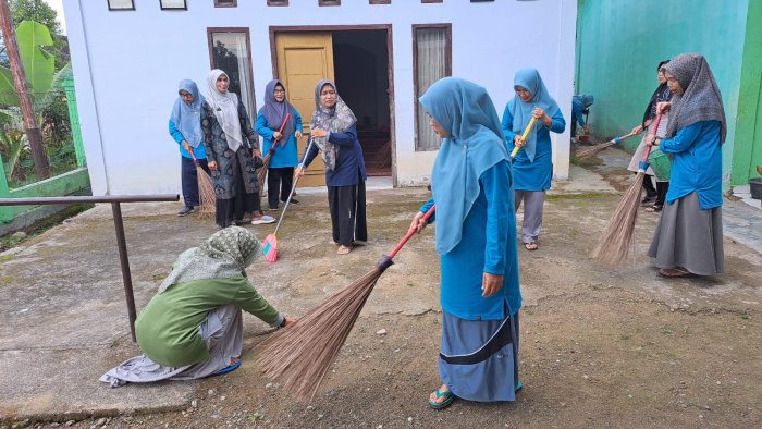 Ciptakan Lingkungan Ibadah yang Nyaman, MIN 1 Kerinci Gelar Kegiatan Bersih Mushola