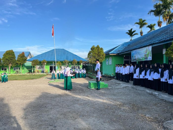 MIN 1 Kerinci Laksanakan Upacara Bendera, Sarbaini, M.Pd.I Tekankan Disiplin dan Nasionalisme