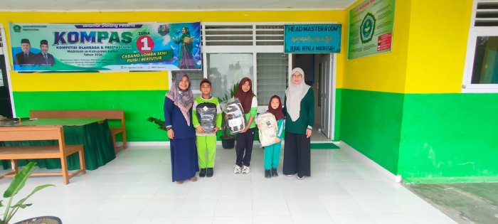 Apresiasi dan Kepedulian untuk Generasi Hebat: Penyerahan Bantuan Sekolah Apresiasi dan Kepedulian untuk Generasi Hebat: Penyerahan Bantuan Sekolah