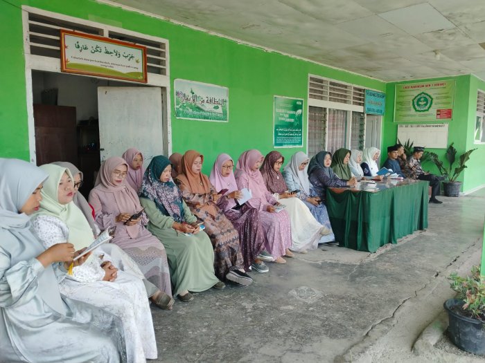 Membiasakan Doa dan Kebersamaan, Yasinan Jadi Rutinitas di MIN 1 Kerinci