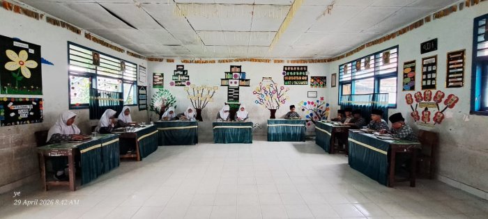 Siswa MIN 1 Kerinci Nikmati MBG Usai Ujian TKA