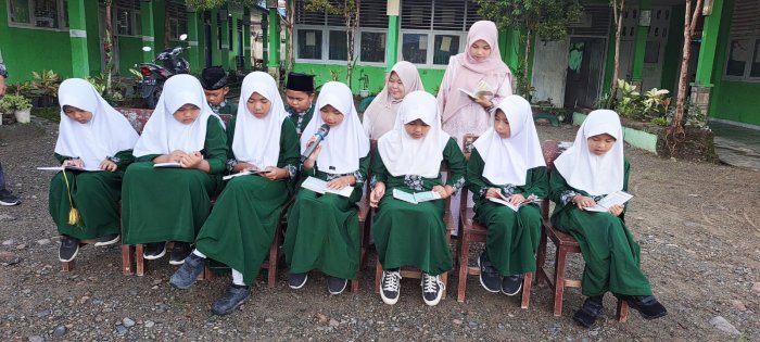 Pembacaan Yasin oleh Petugas Kelas IV MIN 1 Kerinci Berlangsung Khidmat di Pagi Hari Ini